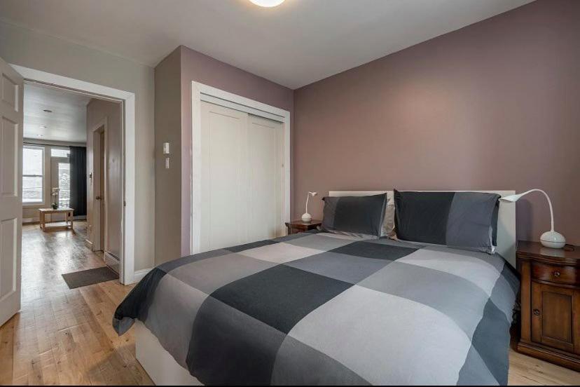 5-star Prime Location - Bright Apartment