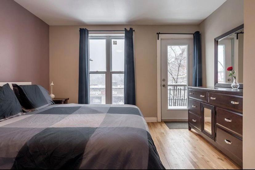 5-star Prime Location - Bright Apartment *
