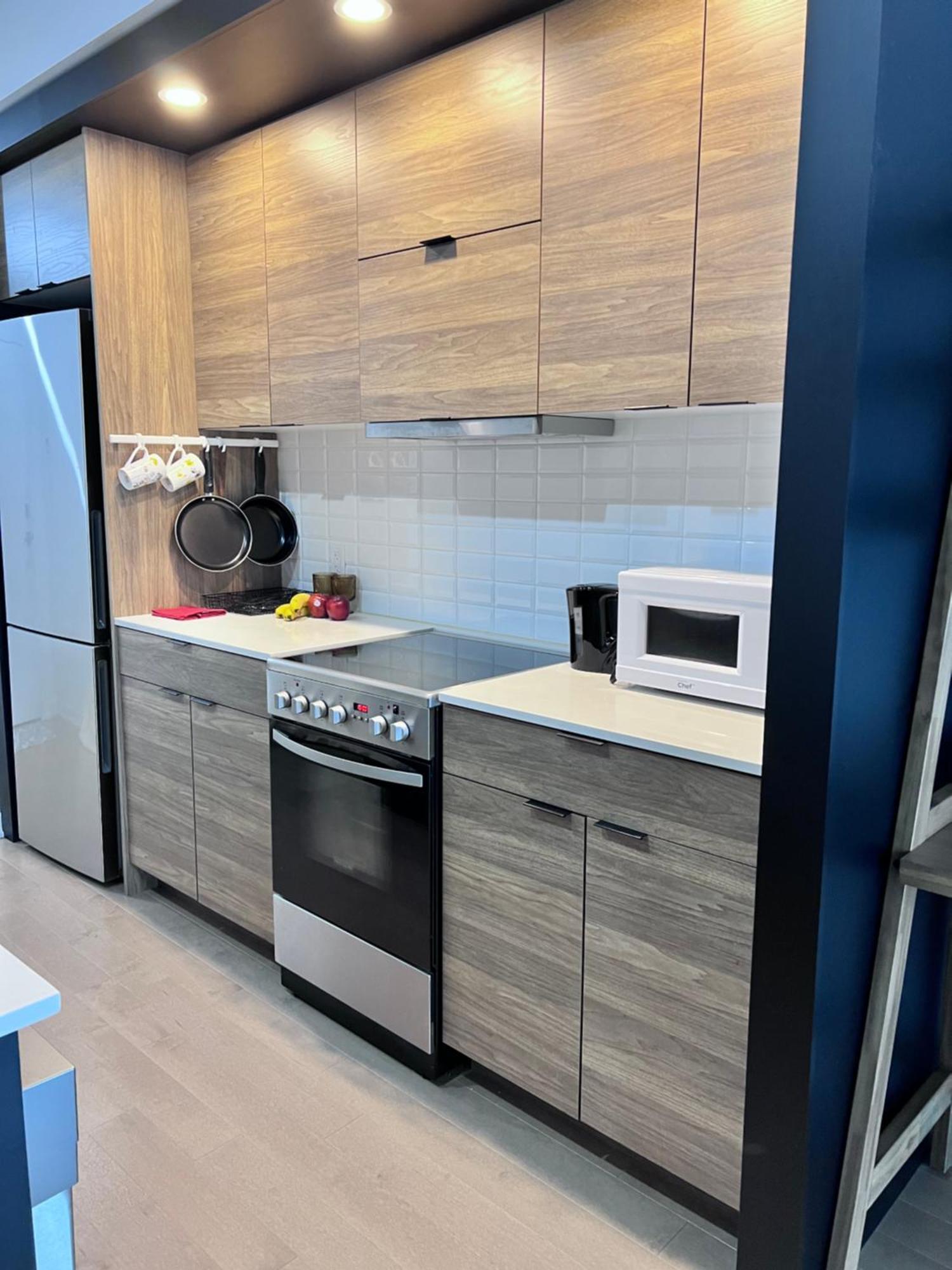 Apartment 1 Min To Metro, New Condo, Lovely Cozy Studio *