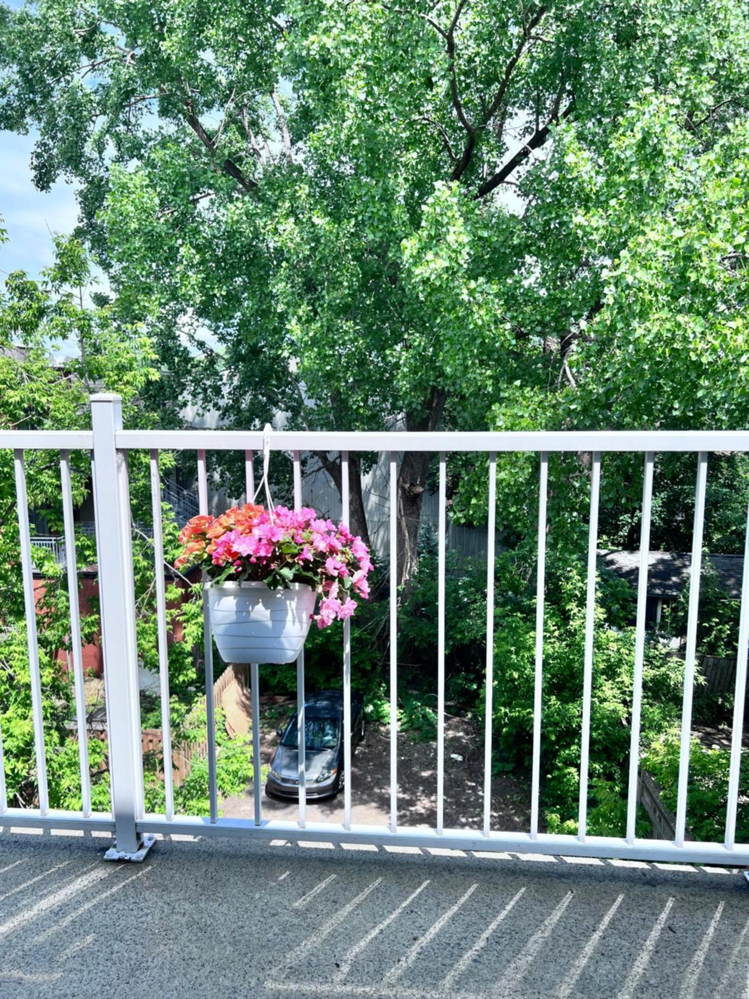 1 Min To Metro, New Condo, Lovely Cozy Studio Apartment Montreal