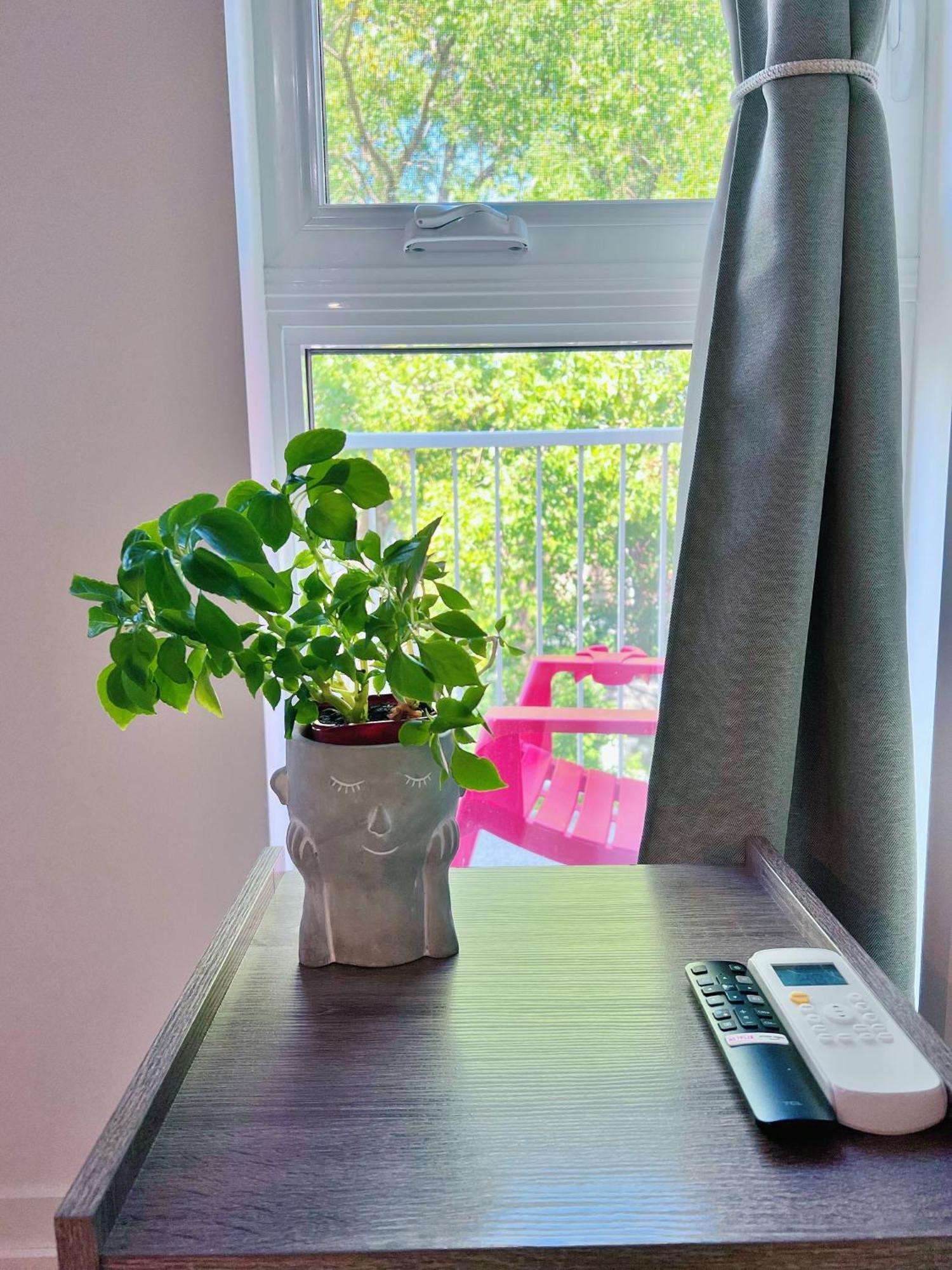 Apartment 1 Min To Metro, New Condo, Lovely Cozy Studio