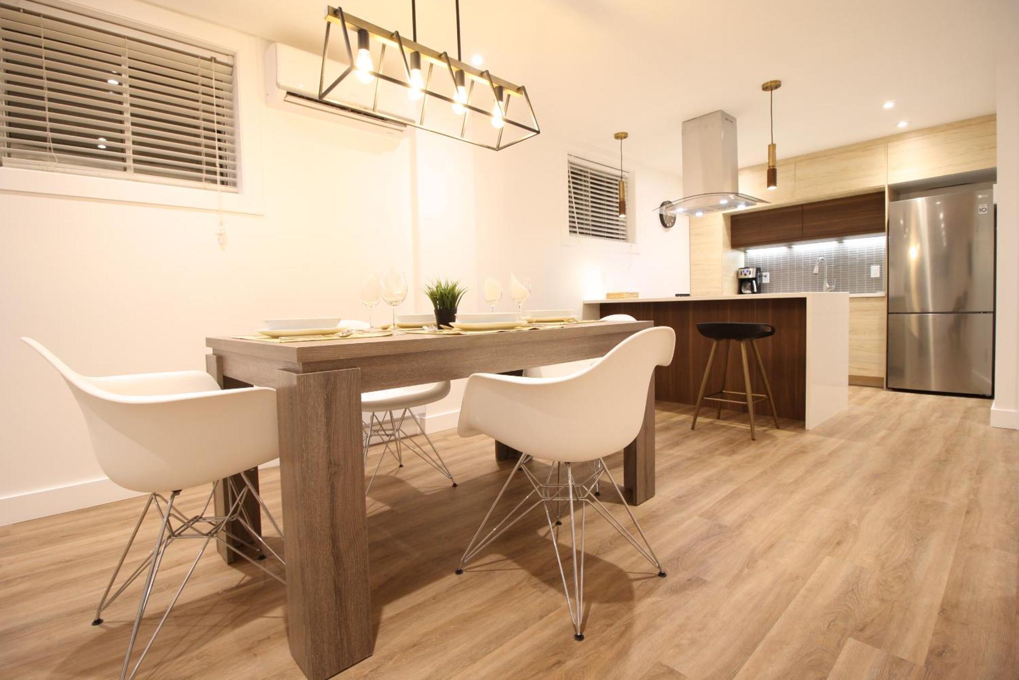 Luxueux - Deco Moderne, Rosemont *