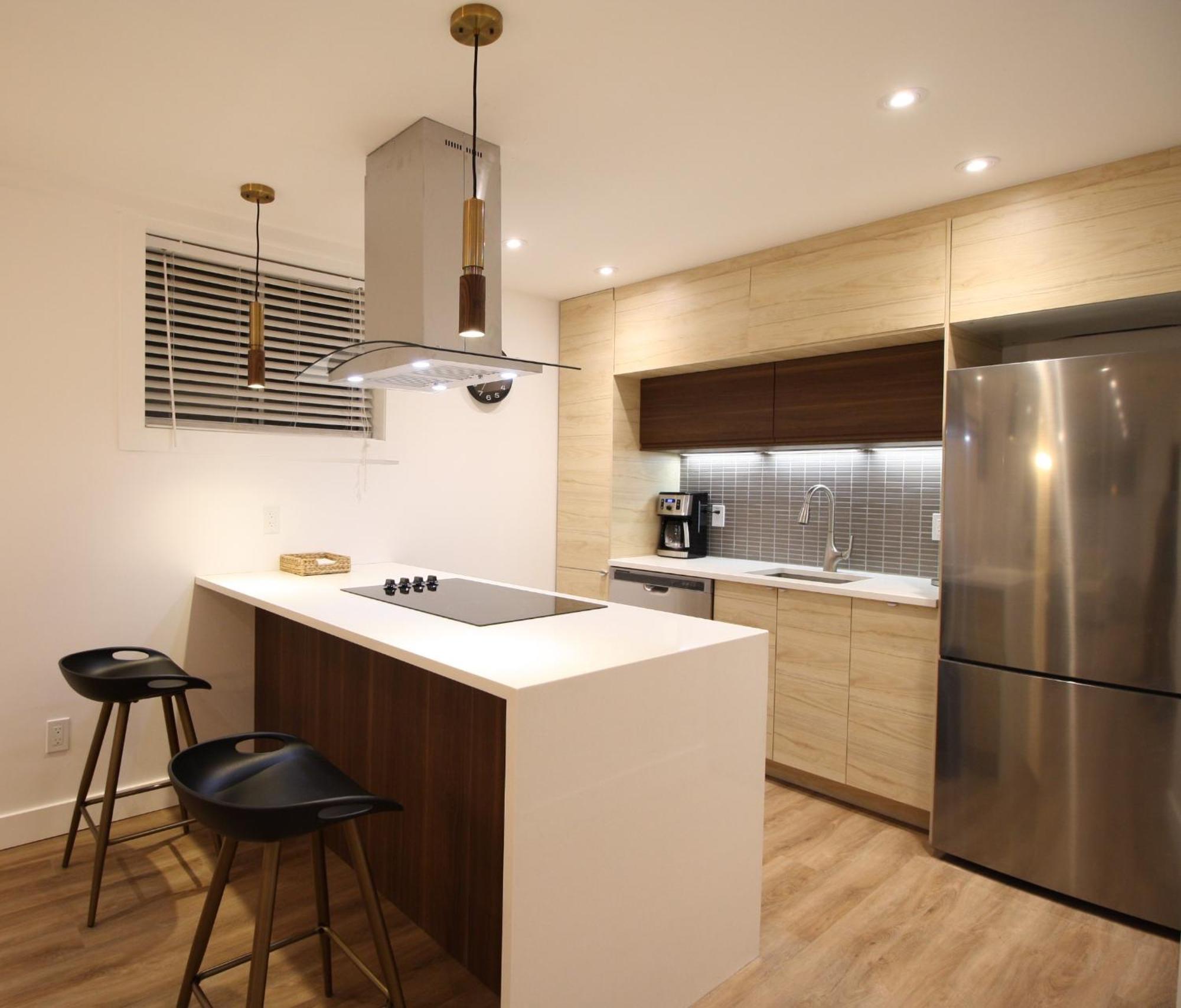 Luxueux - Deco Moderne, Rosemont Apartment *