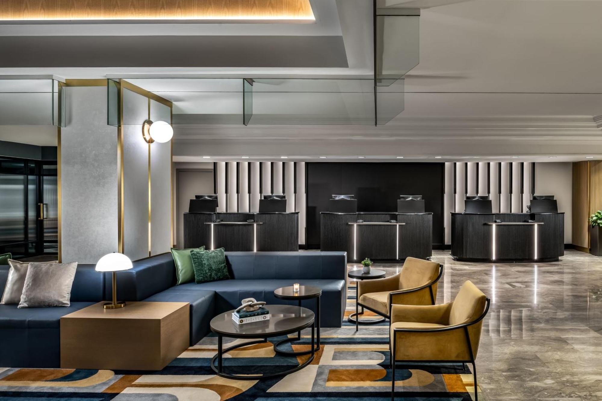 Hotel Le Centre Sheraton 4*