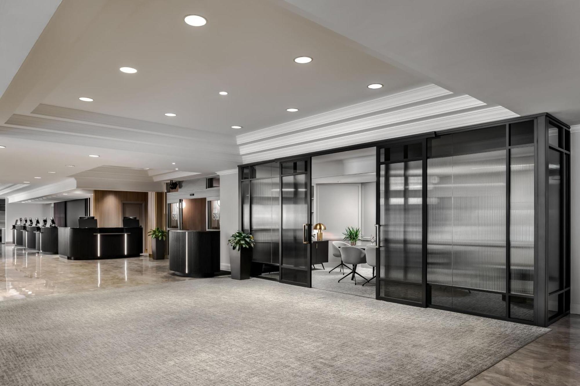 Hotel Le Centre Sheraton 4*