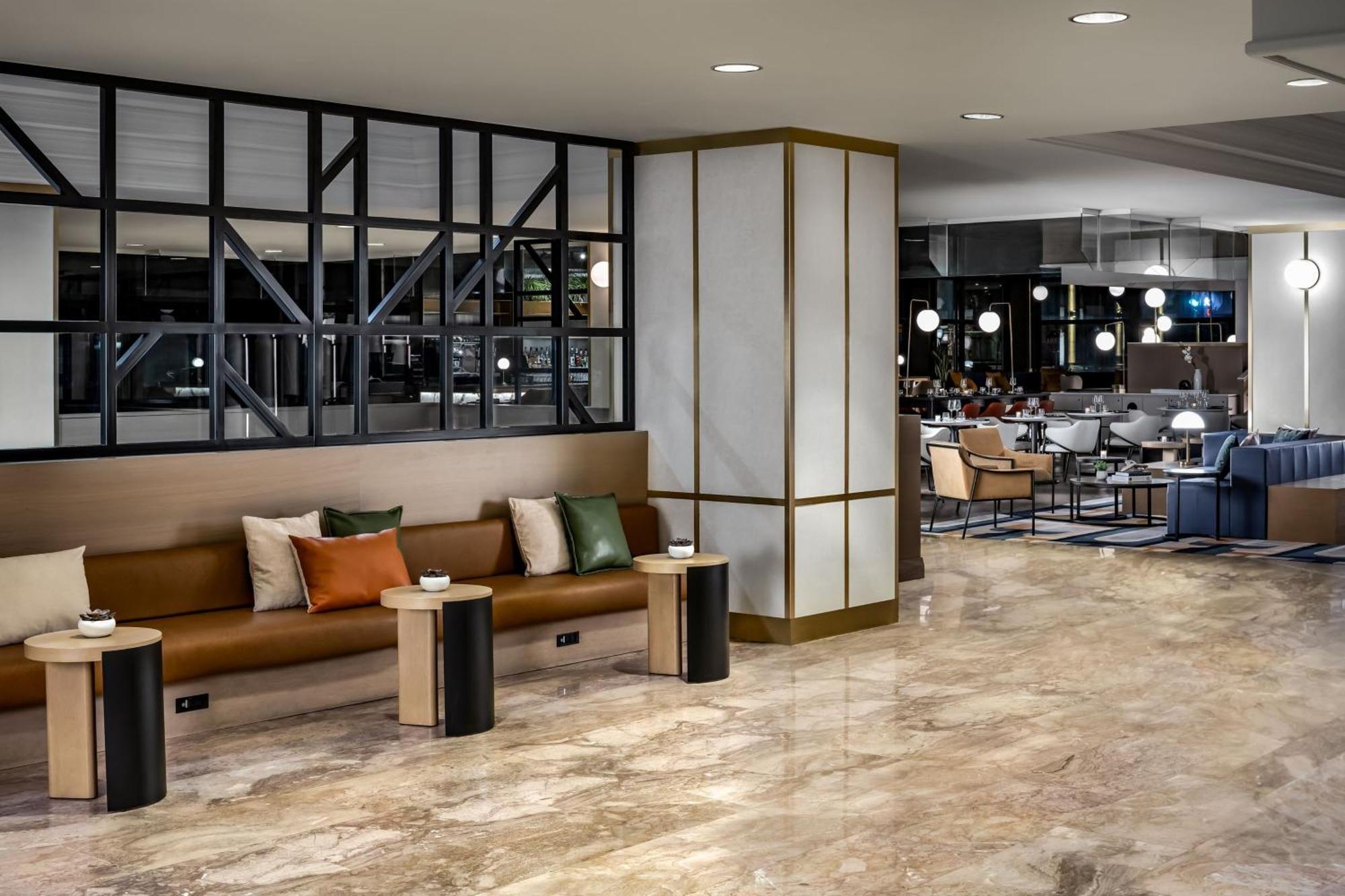 Hotel Le Centre Sheraton 4*