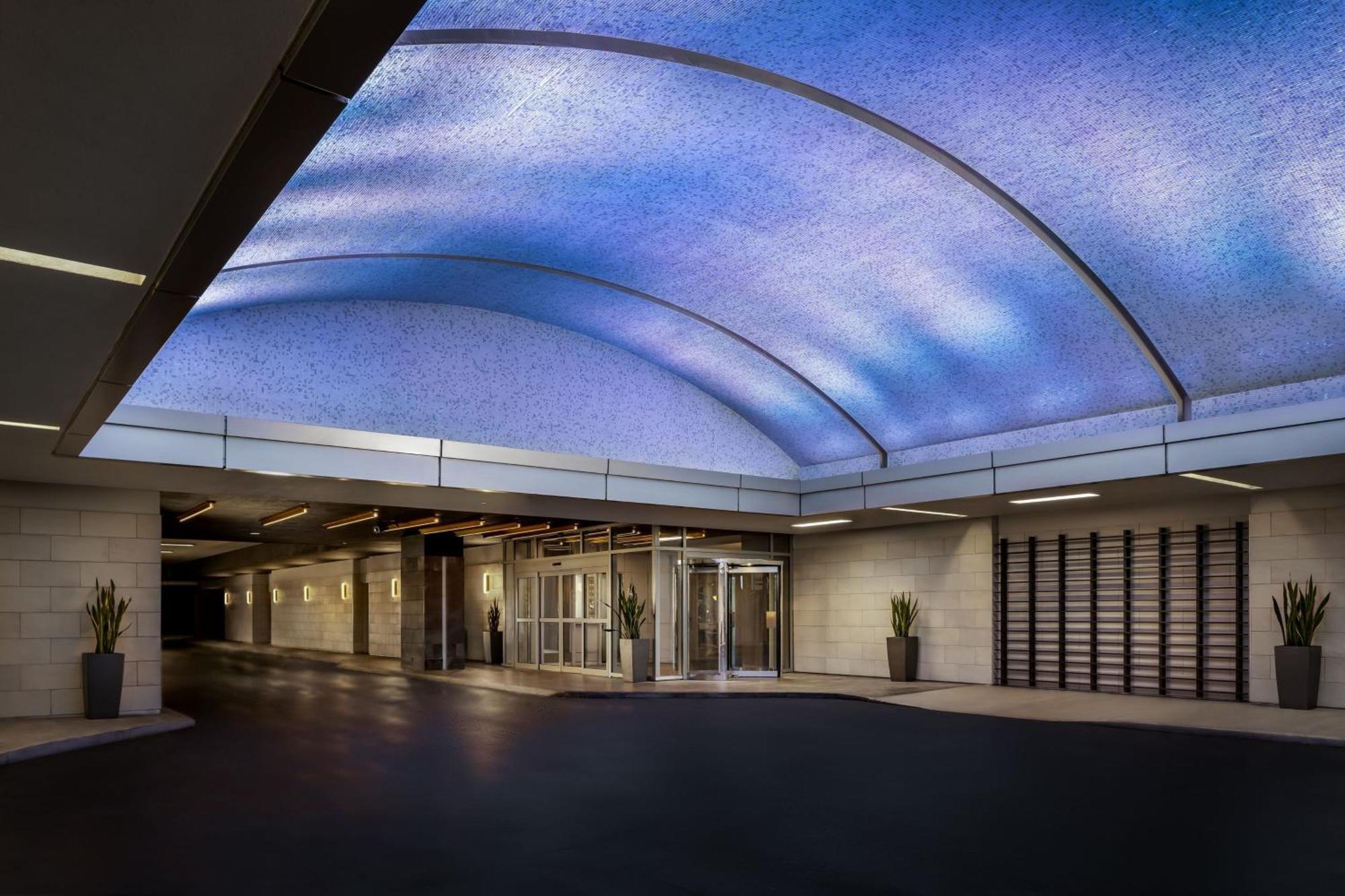 Le Centre Sheraton Hotel 4*