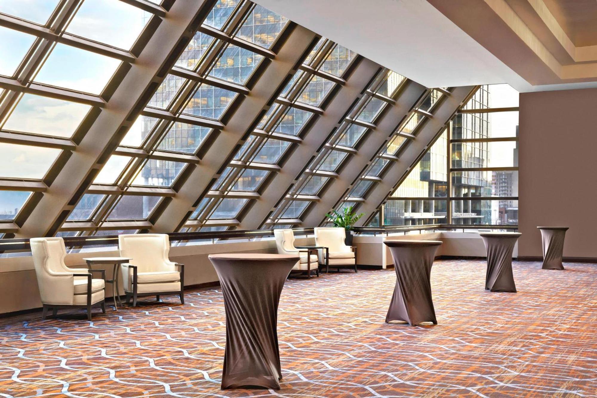 Le Centre Sheraton Hotel