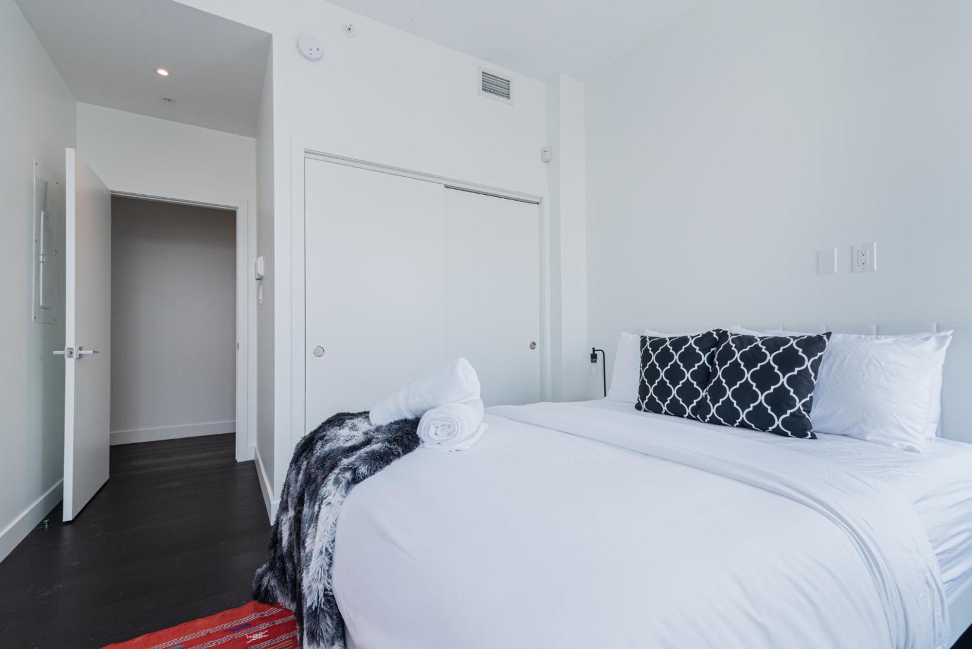 Le Se7t Penthouses Apartment Montreal