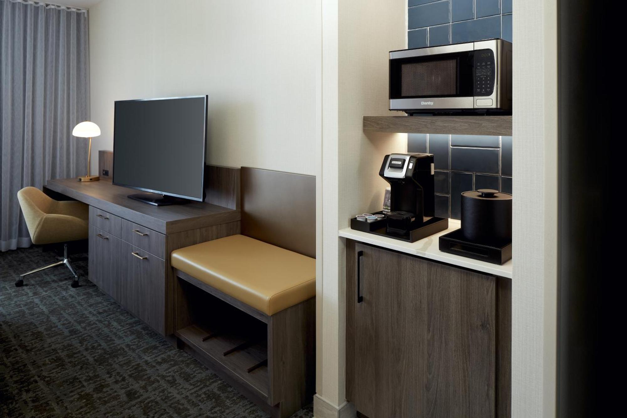 Hotel Hilton Garden Midtown, Quebec, Canada Montreal