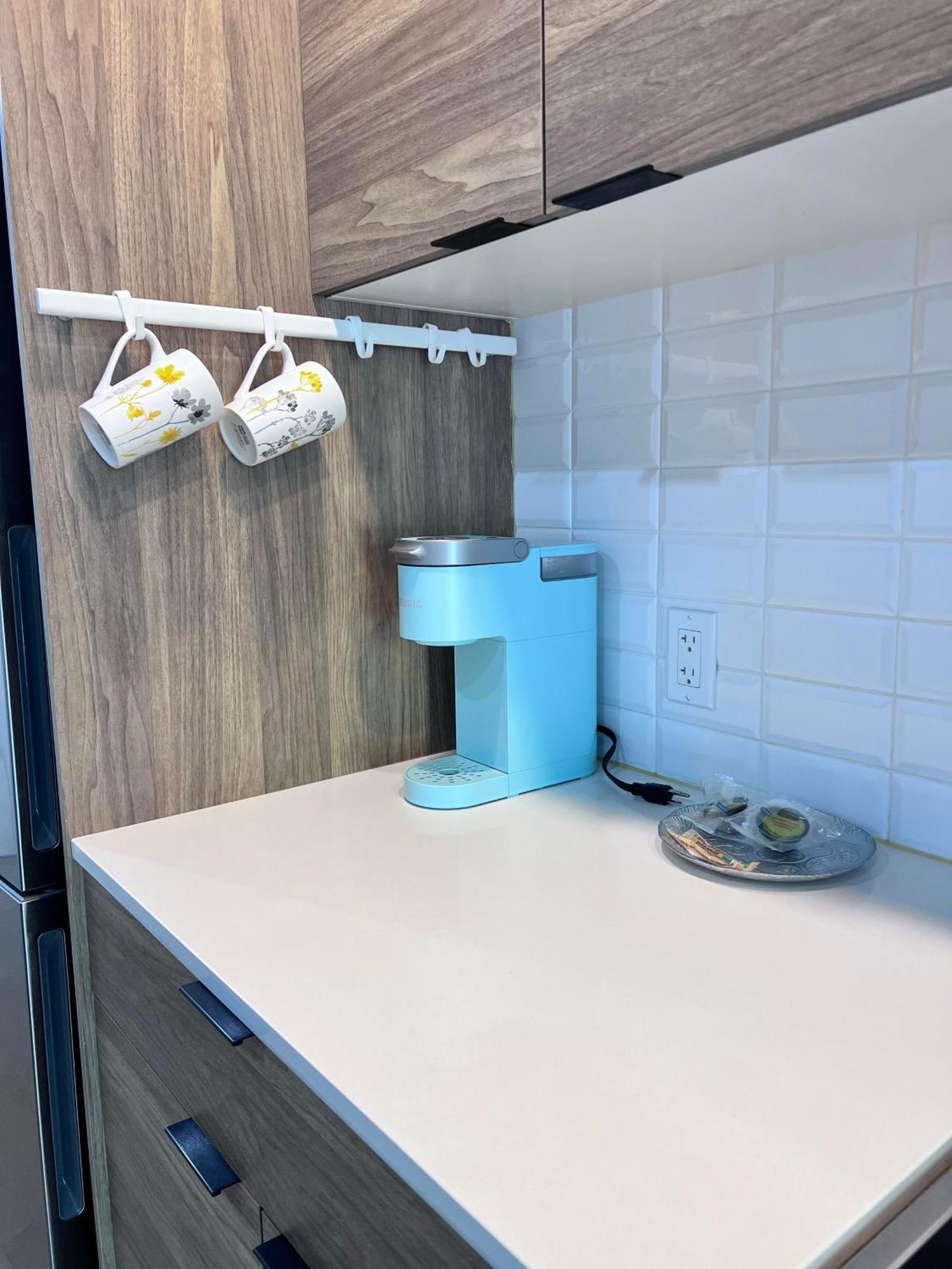1 Min To Metro, New Condo, Lovely Cozy Studio Apartment