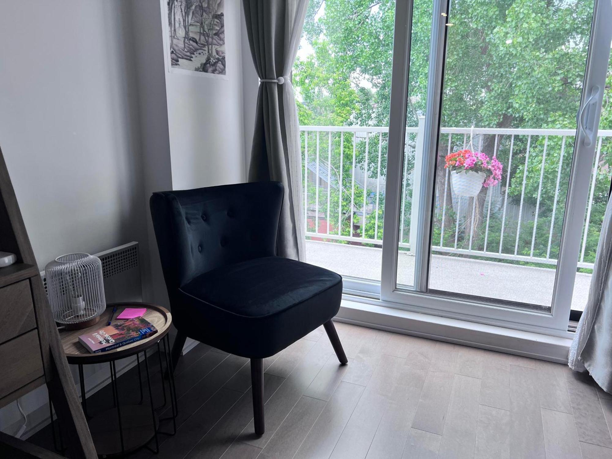 1 Min To Metro, New Condo, Lovely Cozy Studio *