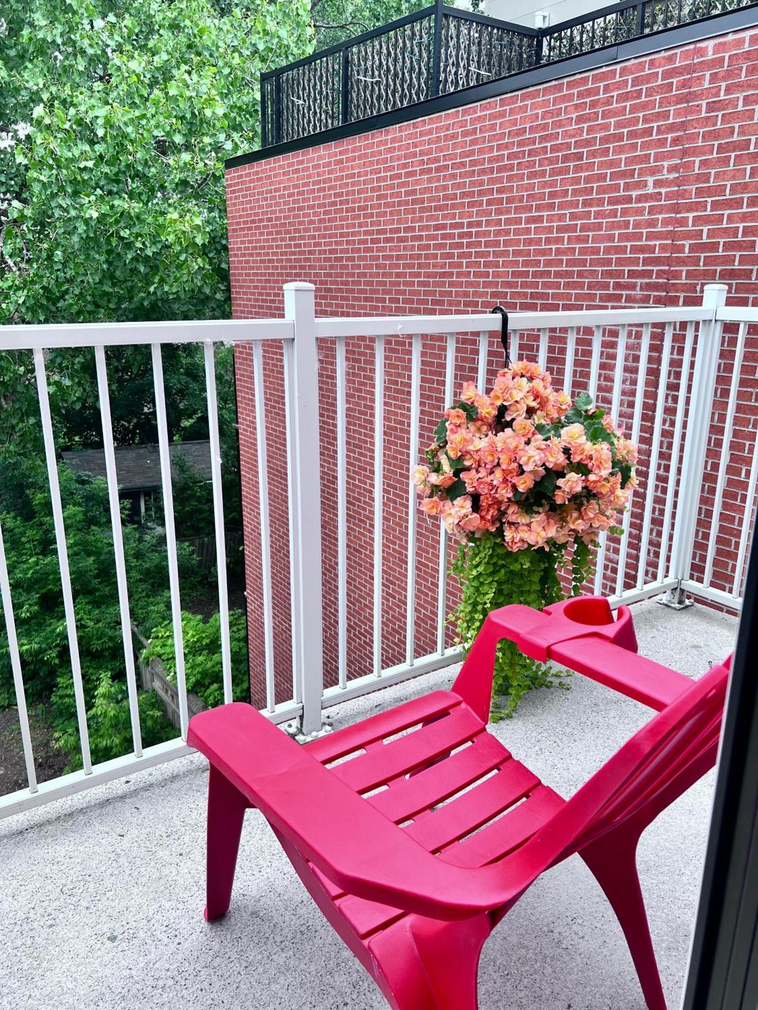 1 Min To Metro, New Condo, Lovely Cozy Studio Apartment