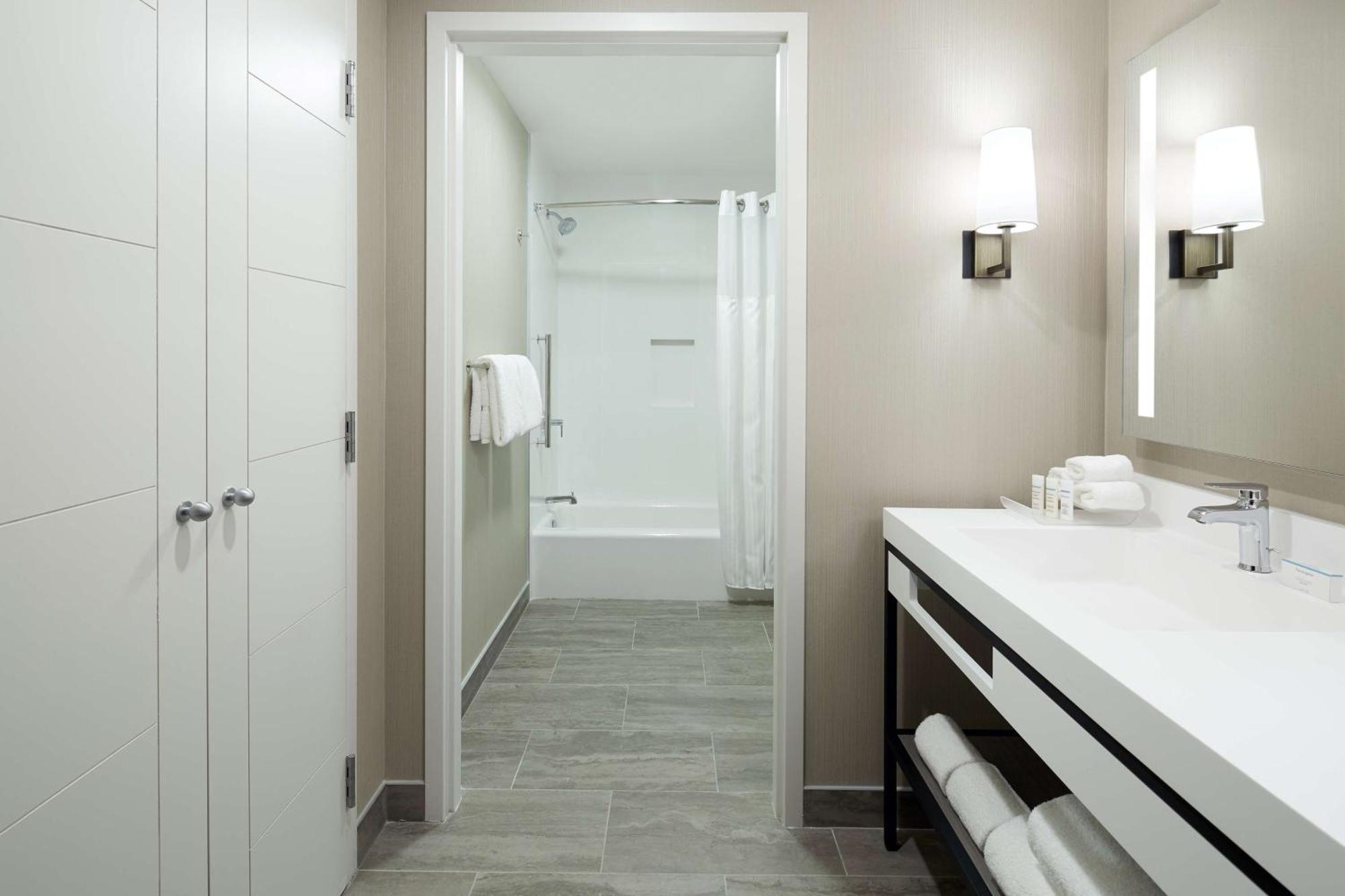 Hilton Garden Midtown, Quebec, Canada Hotel