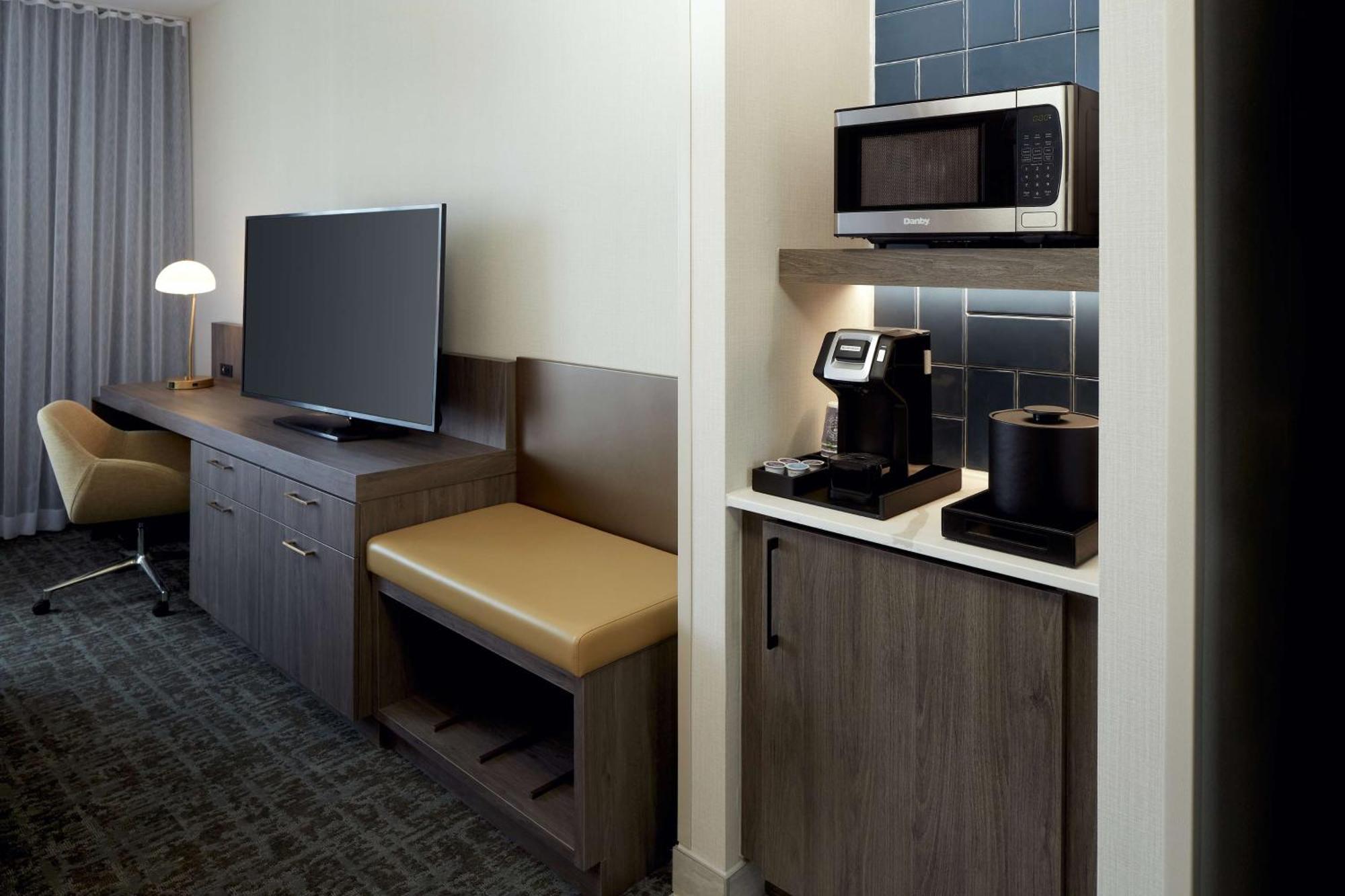 Hotel Hilton Garden Midtown, Quebec, Canada Montreal