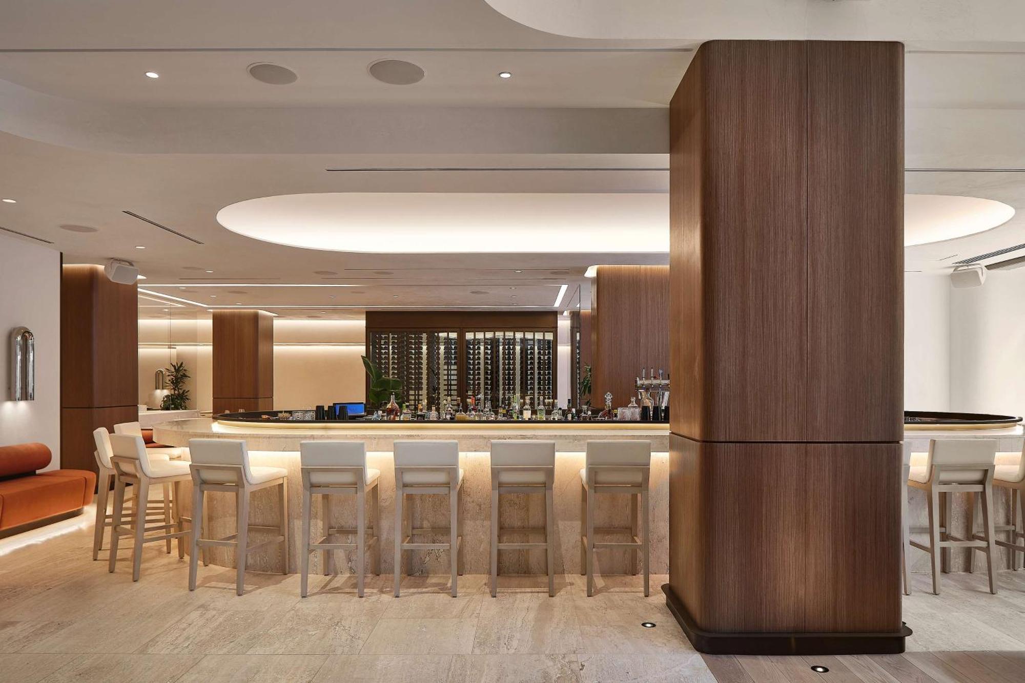 Hotel Vogue Downtown, Curio Collection By Hilton 4*