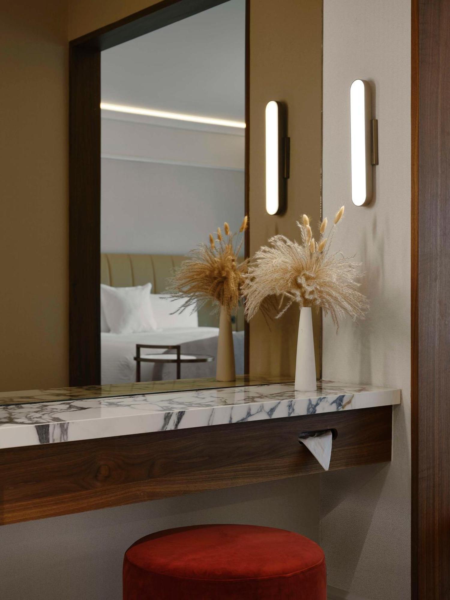 Vogue Downtown, Curio Collection By Hilton 4*