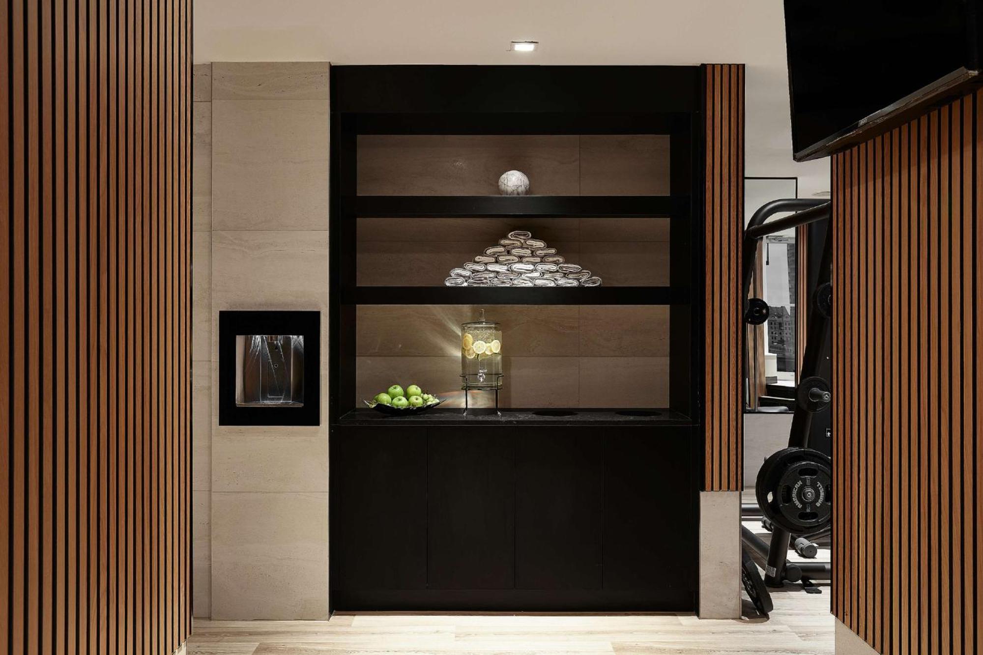 Vogue Downtown, Curio Collection By Hilton Hotel Montreal