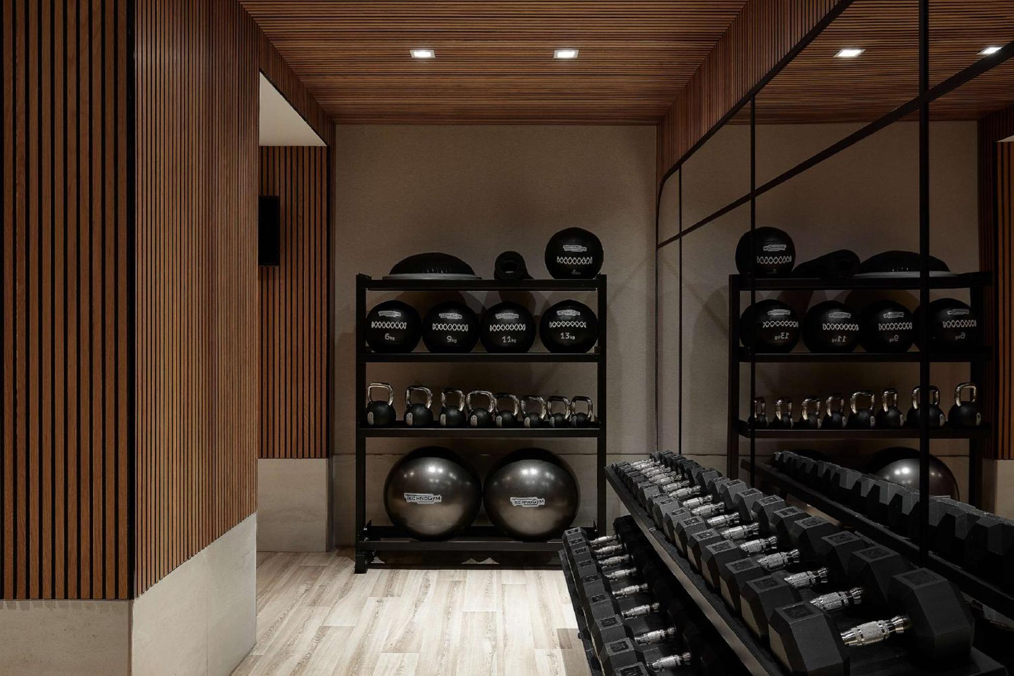 Hotel Vogue Downtown, Curio Collection By Hilton