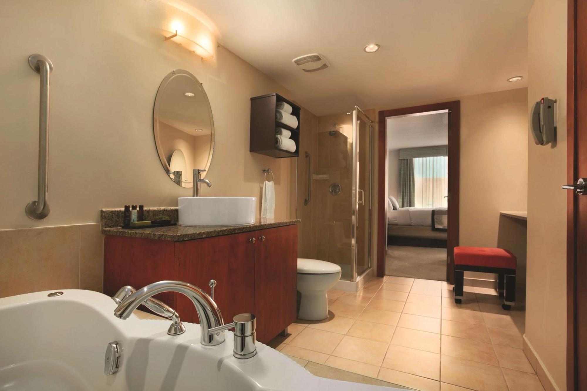 Embassy By Hilton - Hotel Montreal