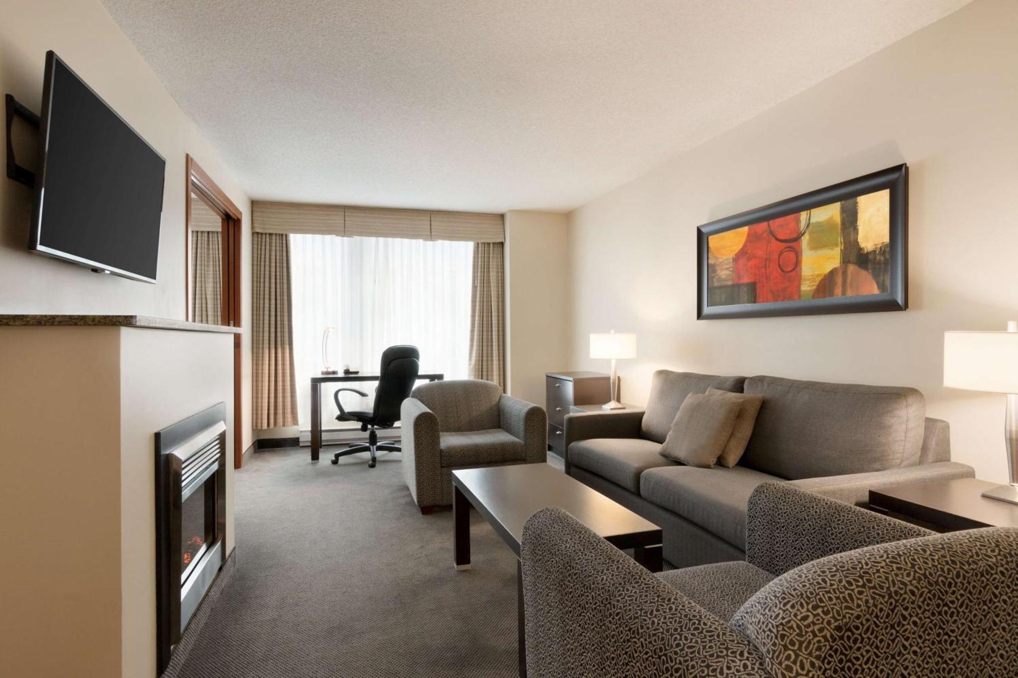 Hotel Embassy By Hilton - Montreal
