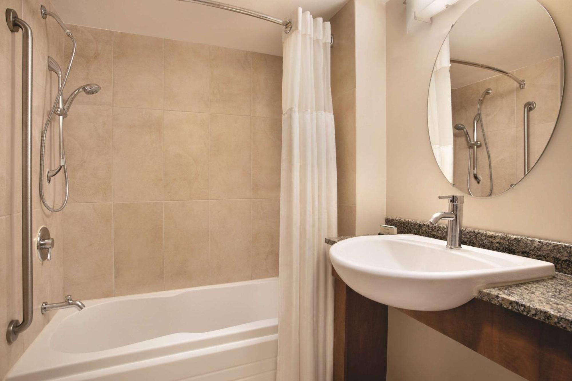 Hotel Embassy By Hilton -