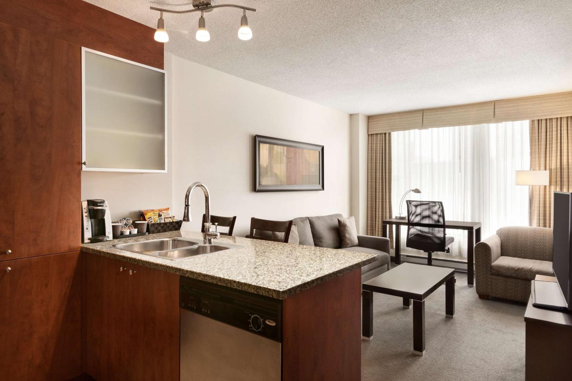 Embassy By Hilton - Montreal