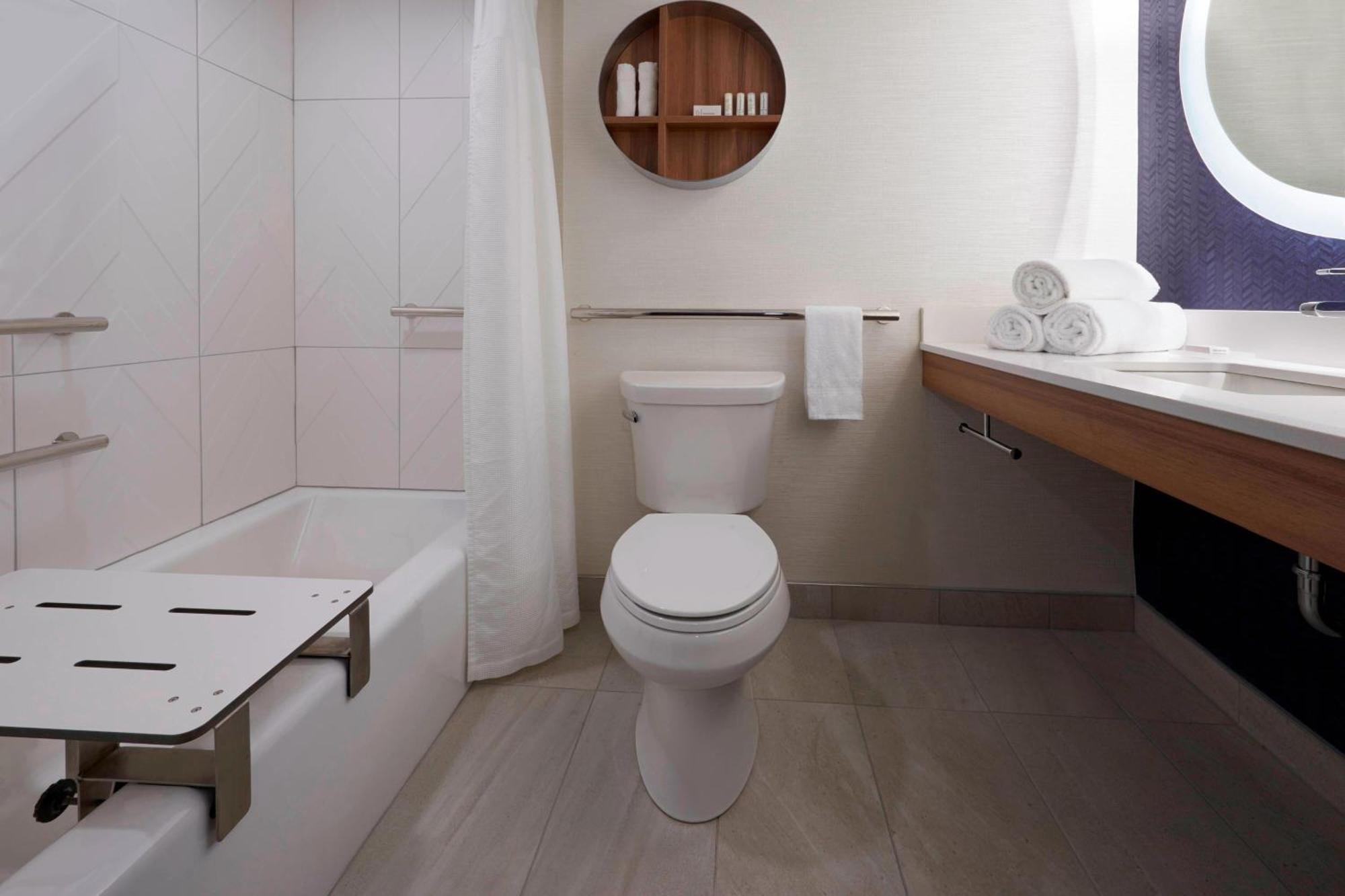 Hotel Fairfield By Marriott Downtown 3*