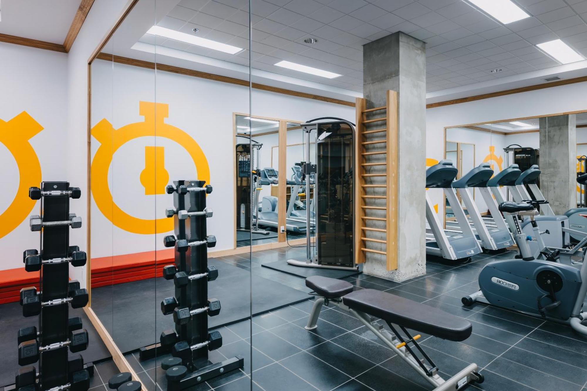 Le Dauphin Centre-ville Hotel Montreal