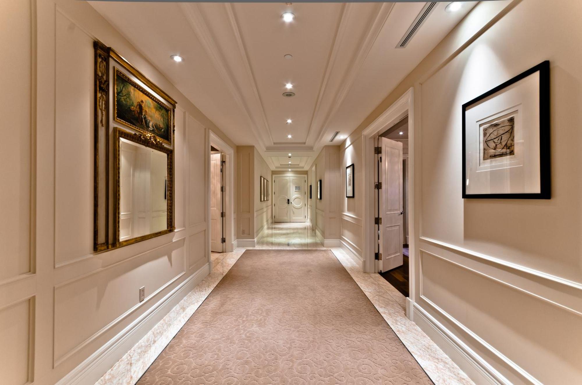 The Ritz-carlton,