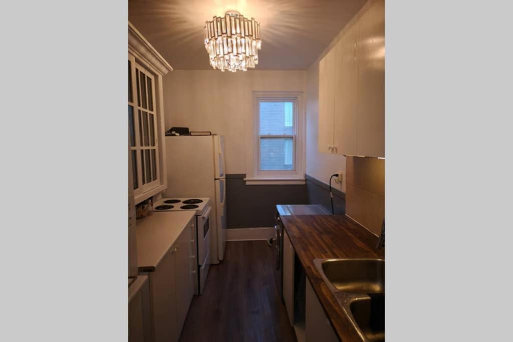 Great Location Large Kings Downtown