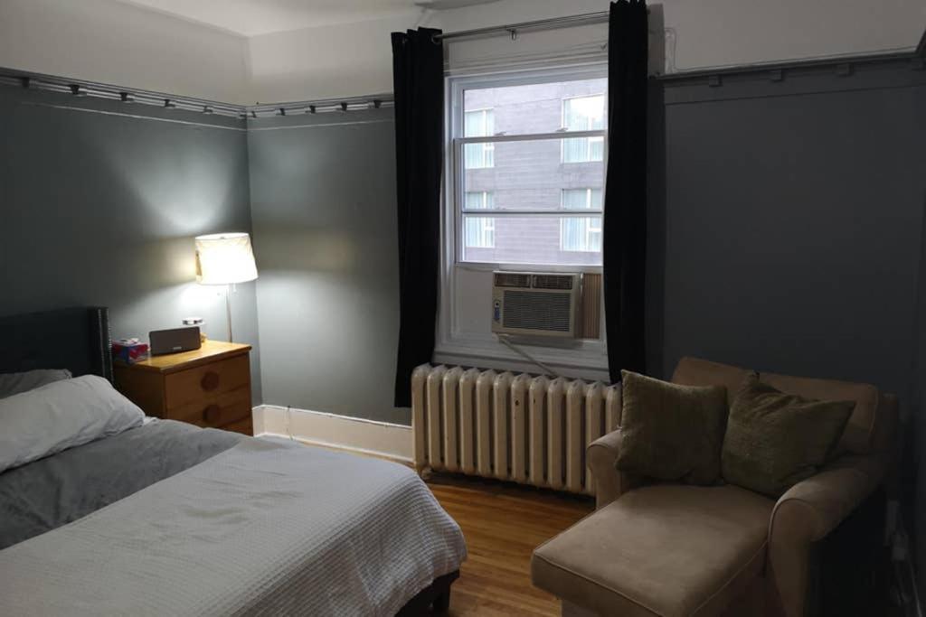 Great Location Large Kings Downtown Apartment *