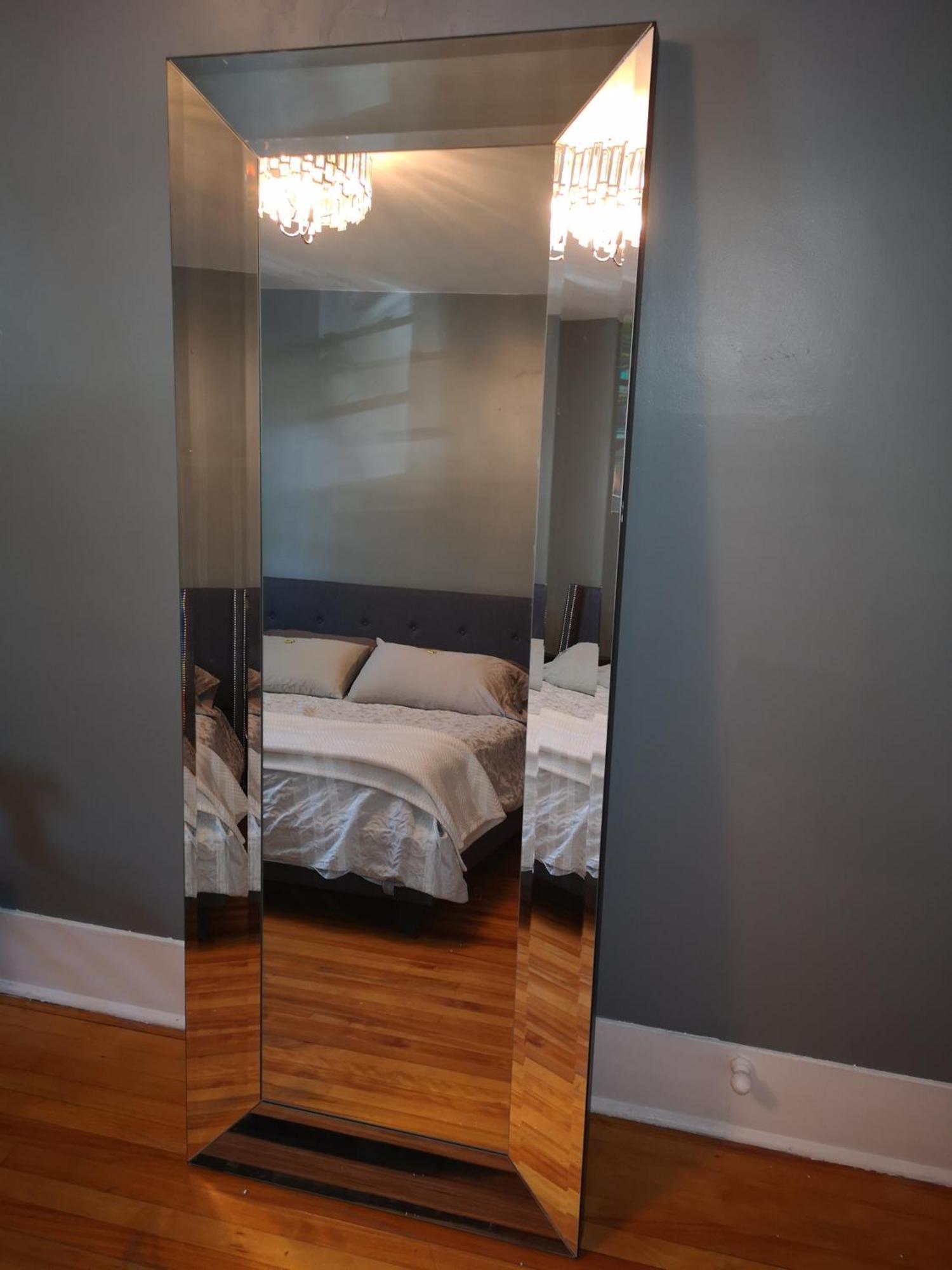 Great Location Large Kings Downtown Montreal