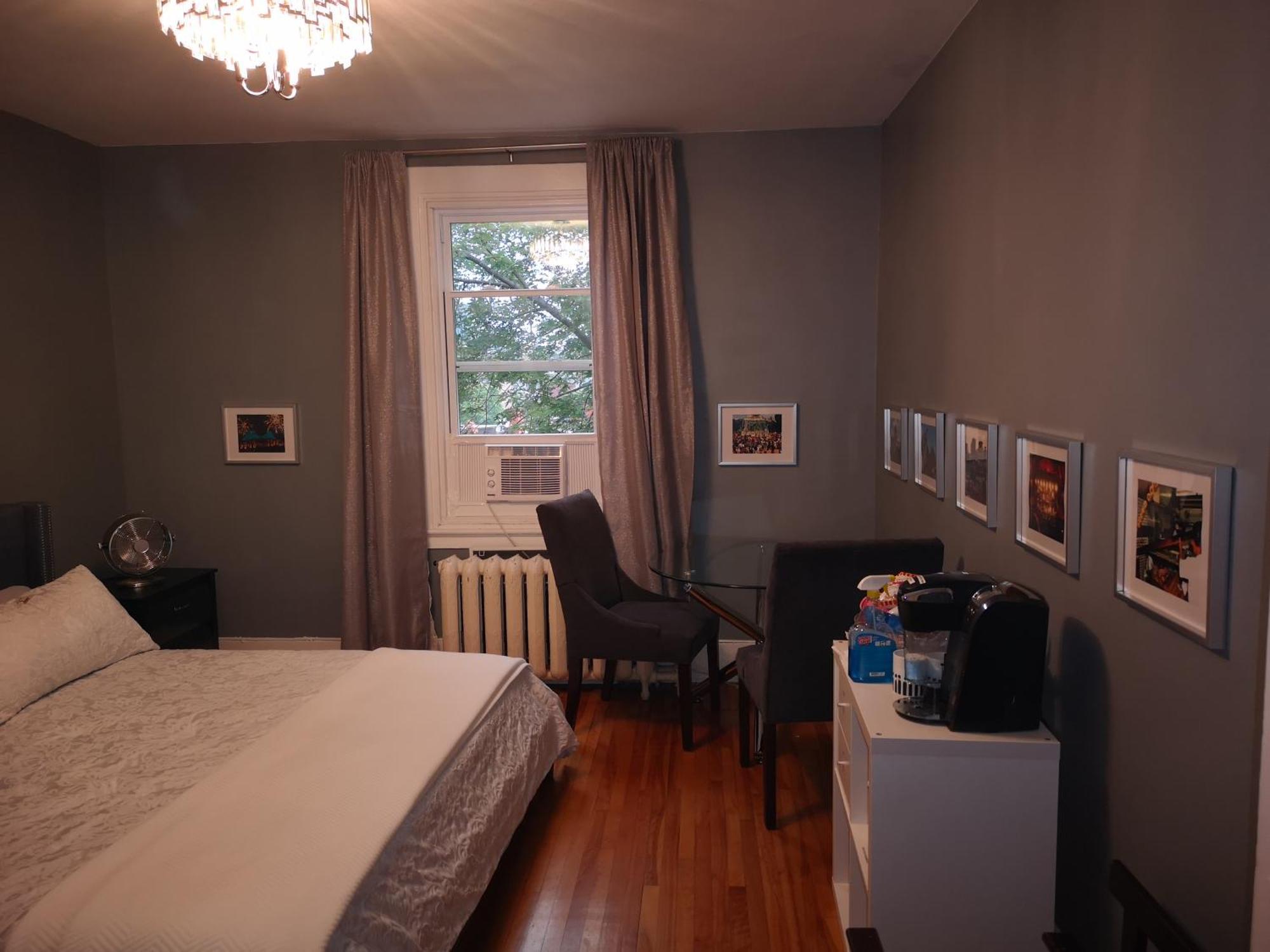 Great Location Large Kings Downtown Apartment Montreal