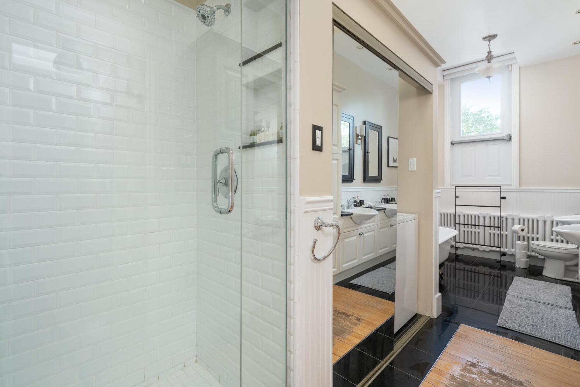 Apartment Penthouse / Sunset Private Terrace, 6bdrs-13guests Montreal