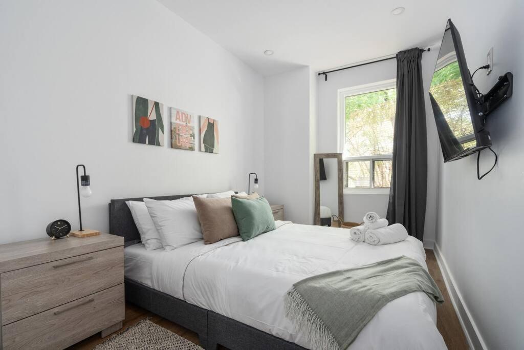 Apartment Downtown Penthouse 2floor 4bdrs , 9 Guests Montreal