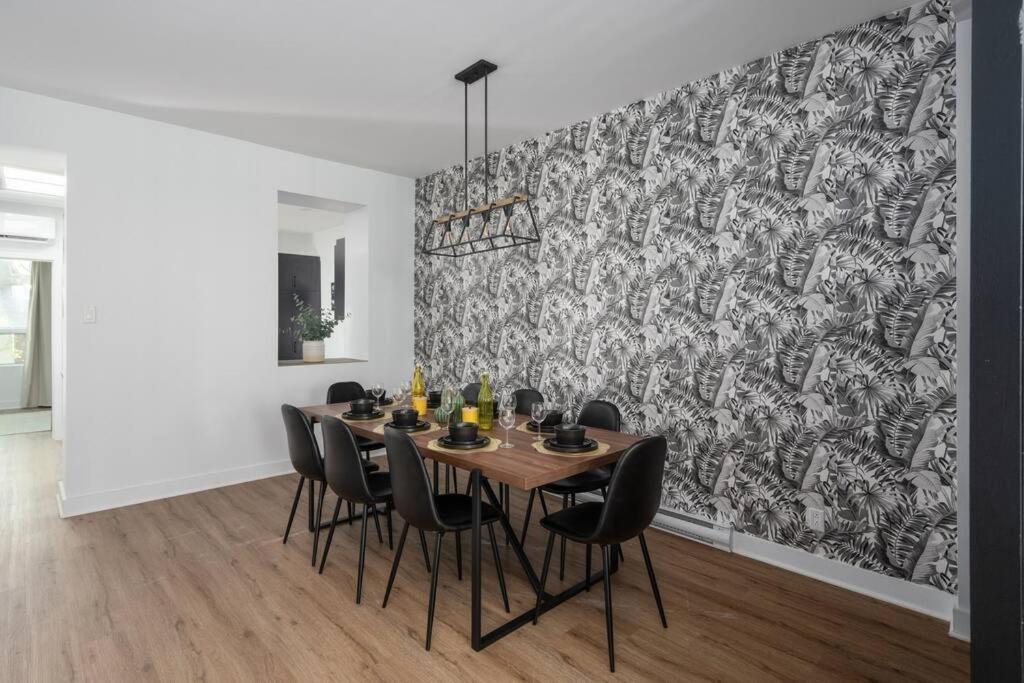 Apartment Downtown Penthouse 2floor 4bdrs , 9 Guests Montreal
