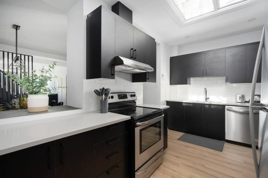 Apartment Downtown Penthouse 2floor 4bdrs , 9 Guests Montreal