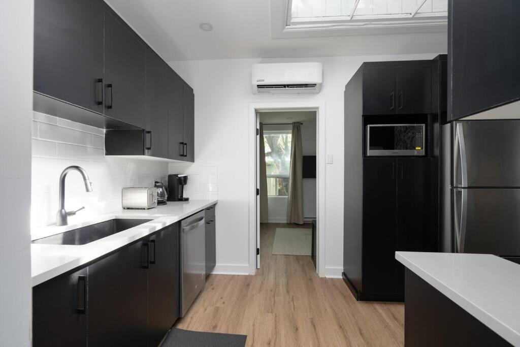 Downtown Penthouse 2floor 4bdrs , 9 Guests Montreal
