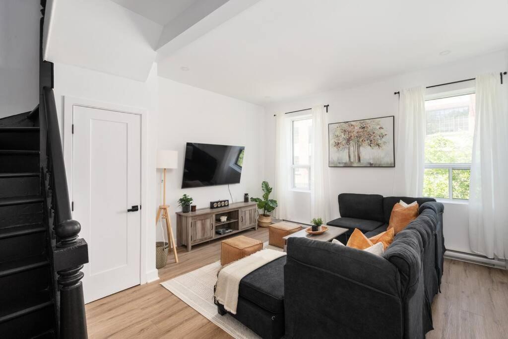 Downtown Penthouse 2floor 4bdrs , 9 Guests Apartment