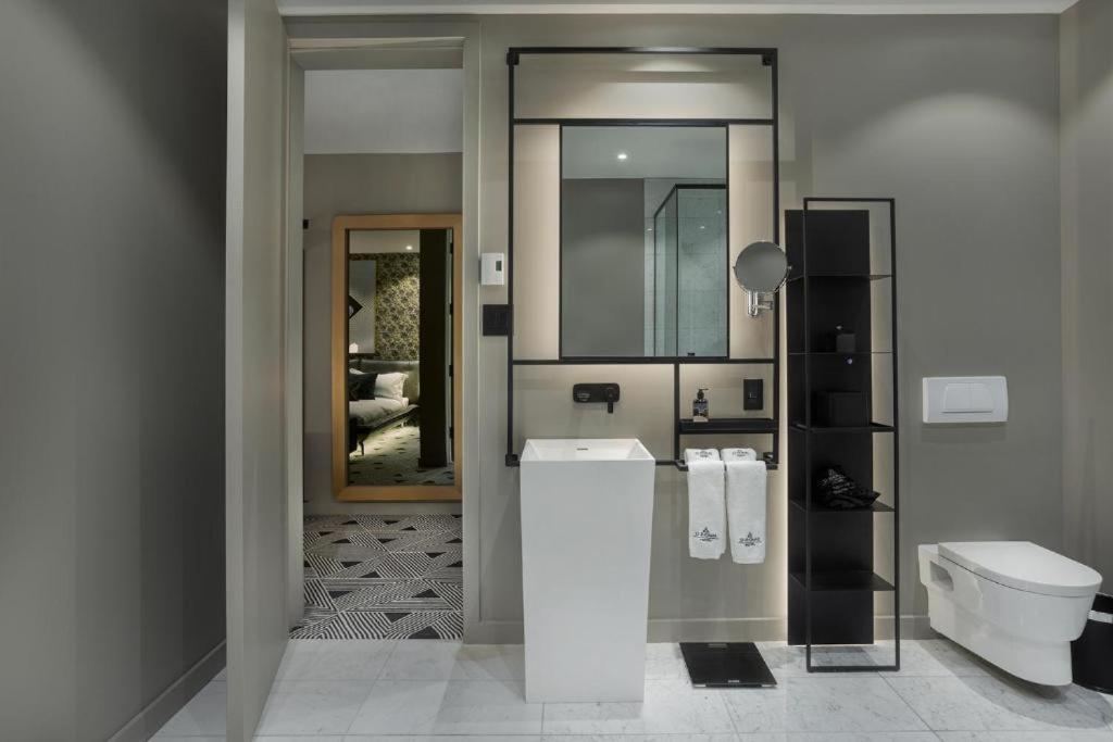 Hotel St.thomas Montreal