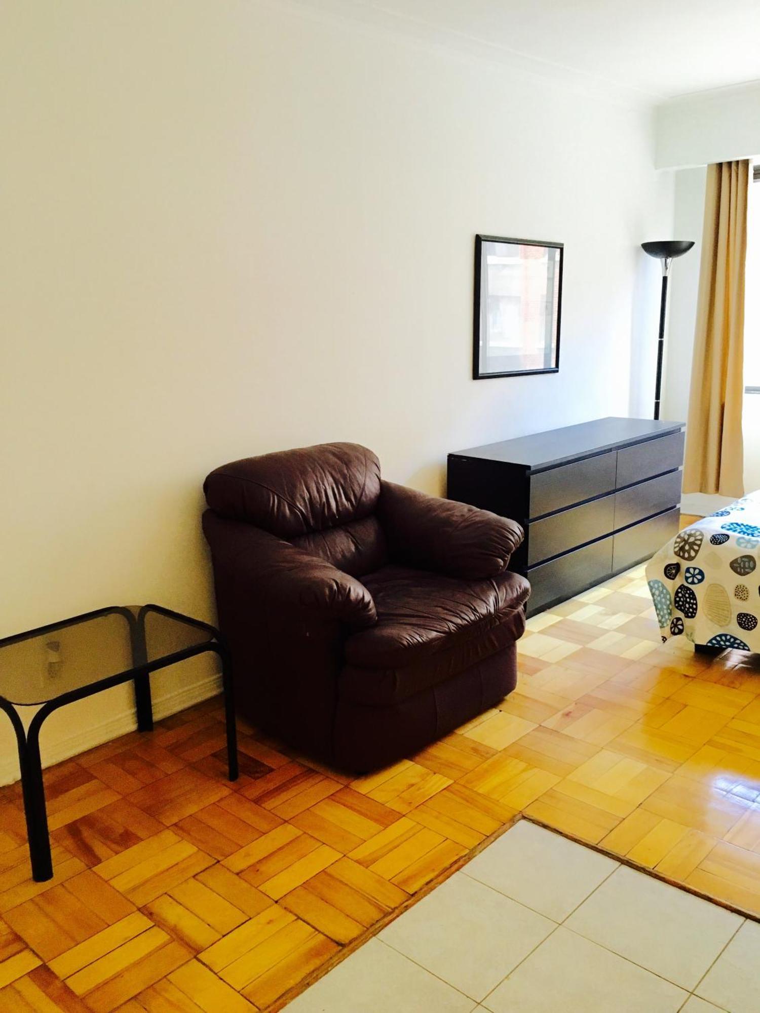 Stylish Apartment: Comfortable In The Golden Square Mile * Montreal