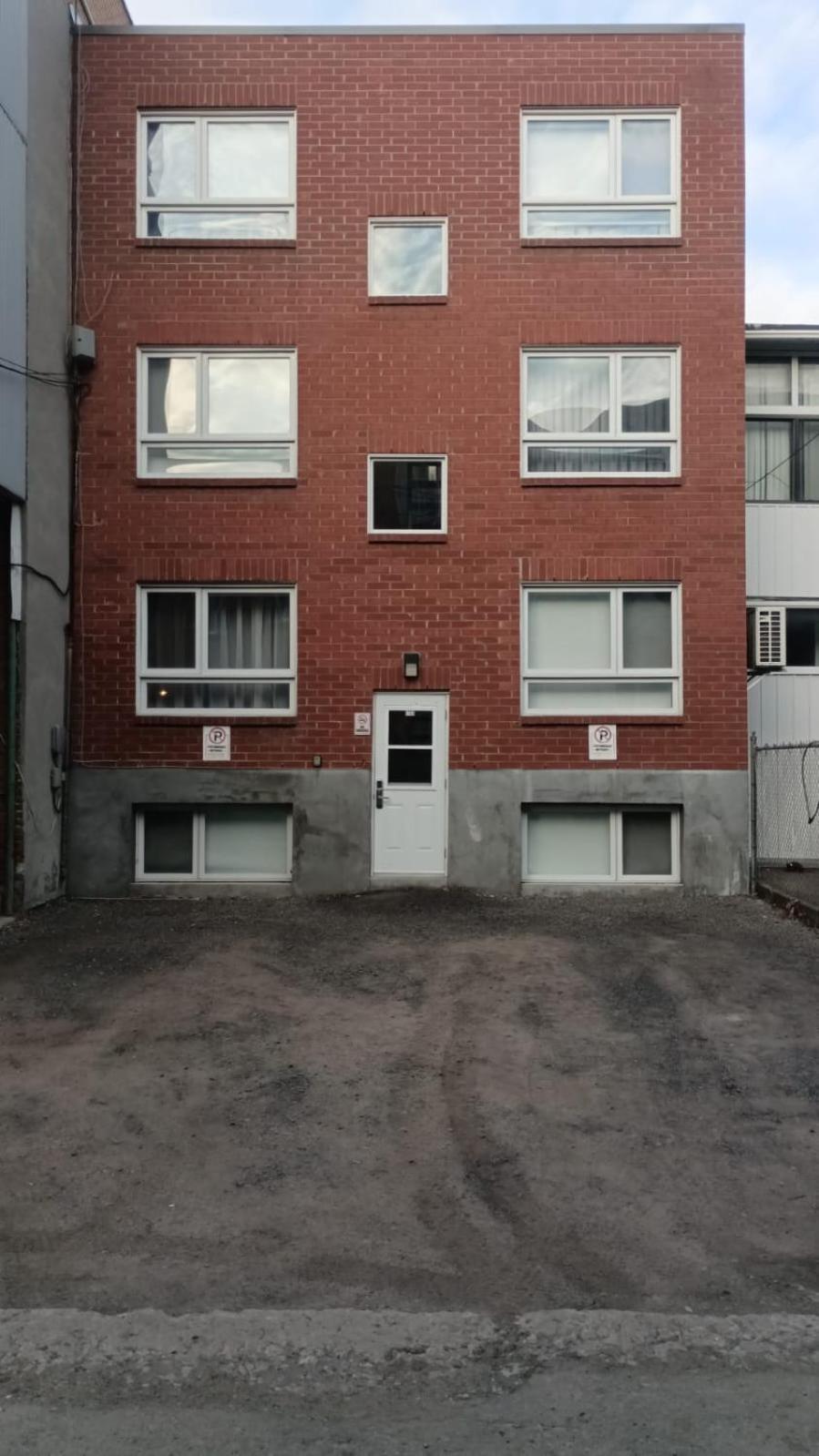 6768 - 102 Cozy And Fresh Mini With Kitchen By Denstays * Montreal