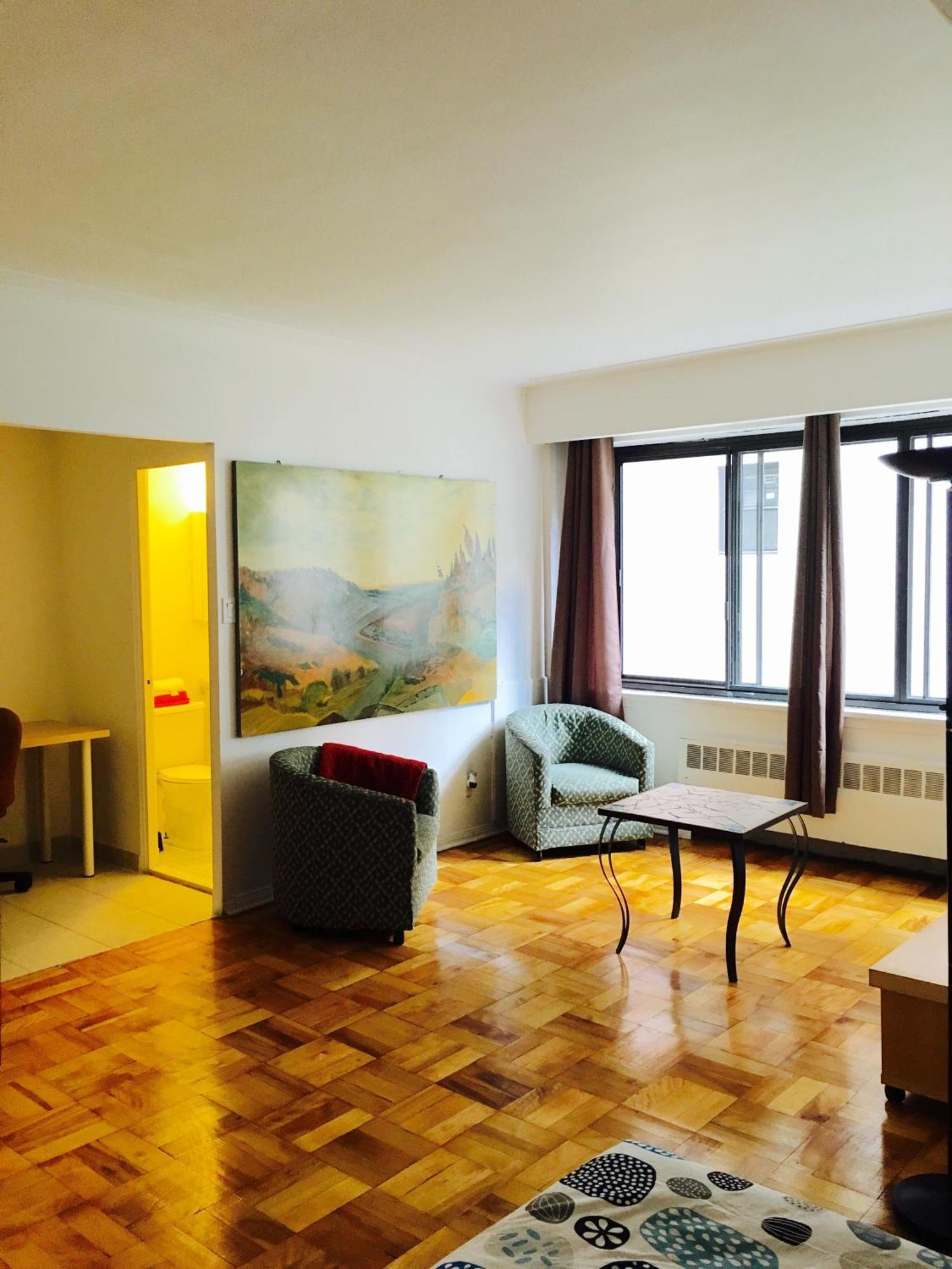 Apartment Stylish Apartment: Comfortable In The Golden Square Mile *