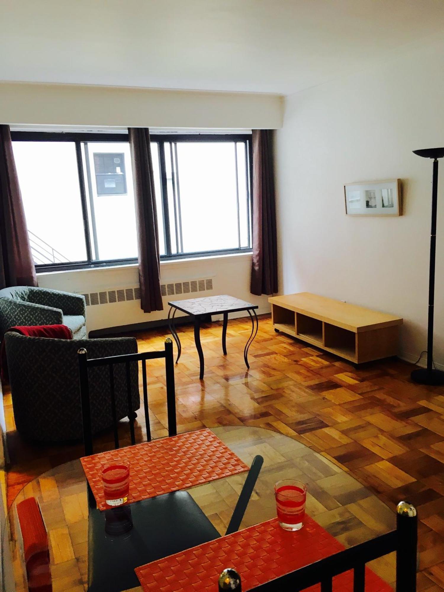 Stylish Apartment: Comfortable In The Golden Square Mile Montreal