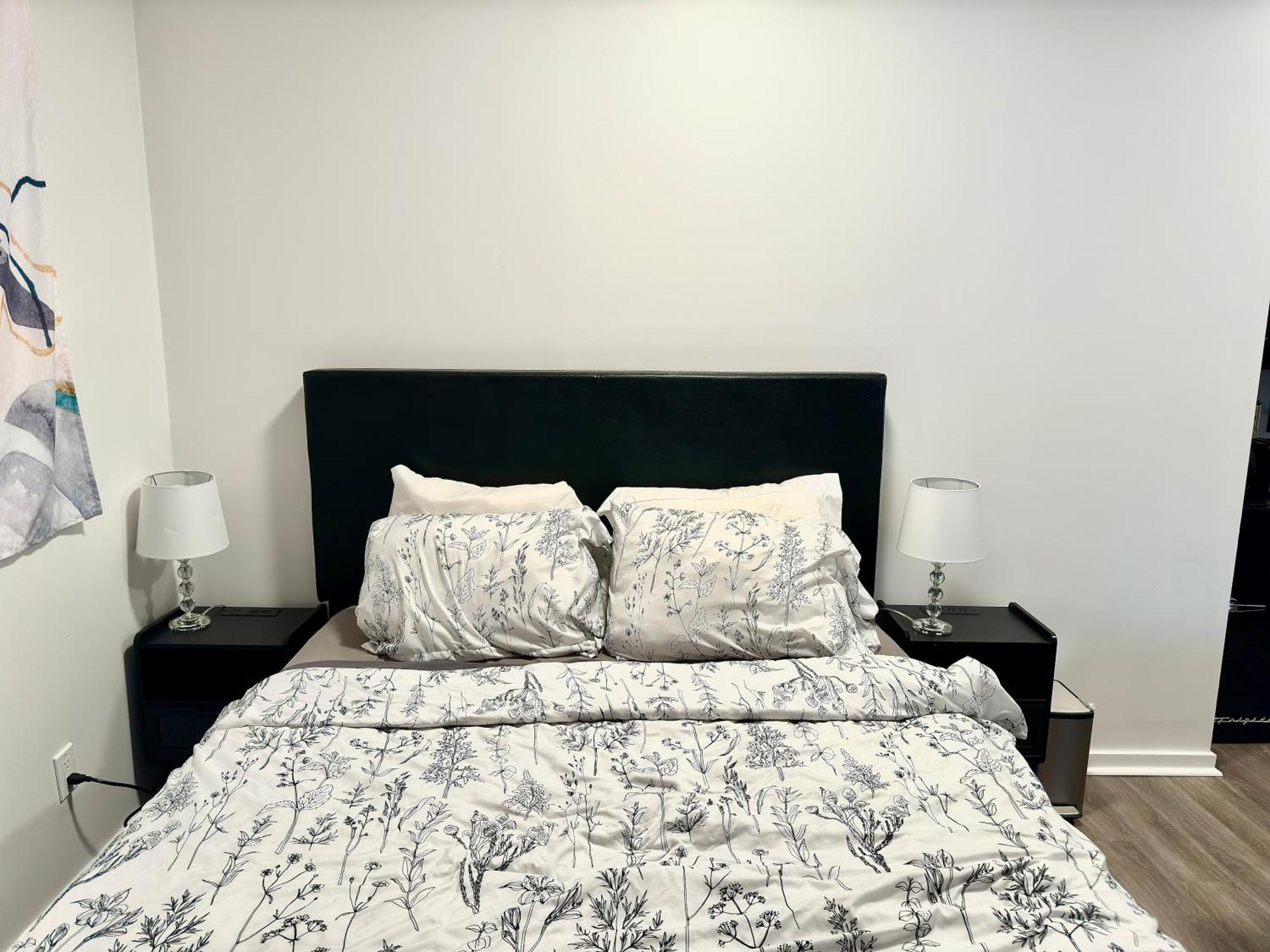 Beautiful Luxury Shared In Guest house Montreal