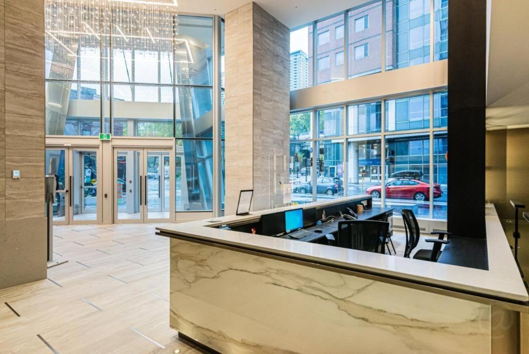 Panoramic View - 2 Bed 2 Bath 47th Floor Apartment