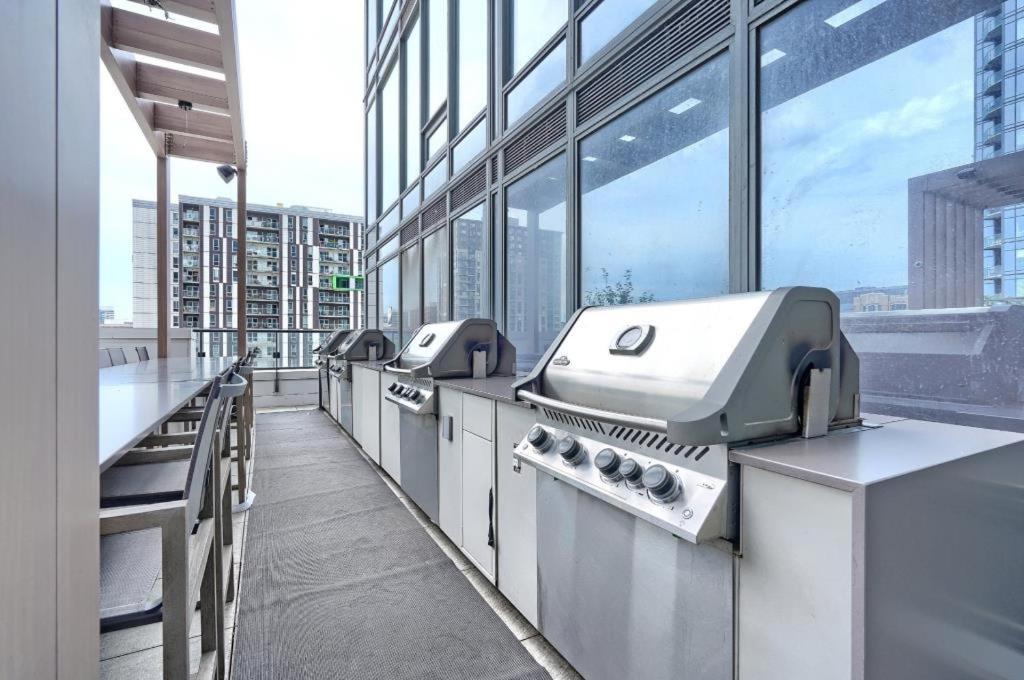 Panoramic View - 2 Bed 2 Bath 47th Floor * Montreal
