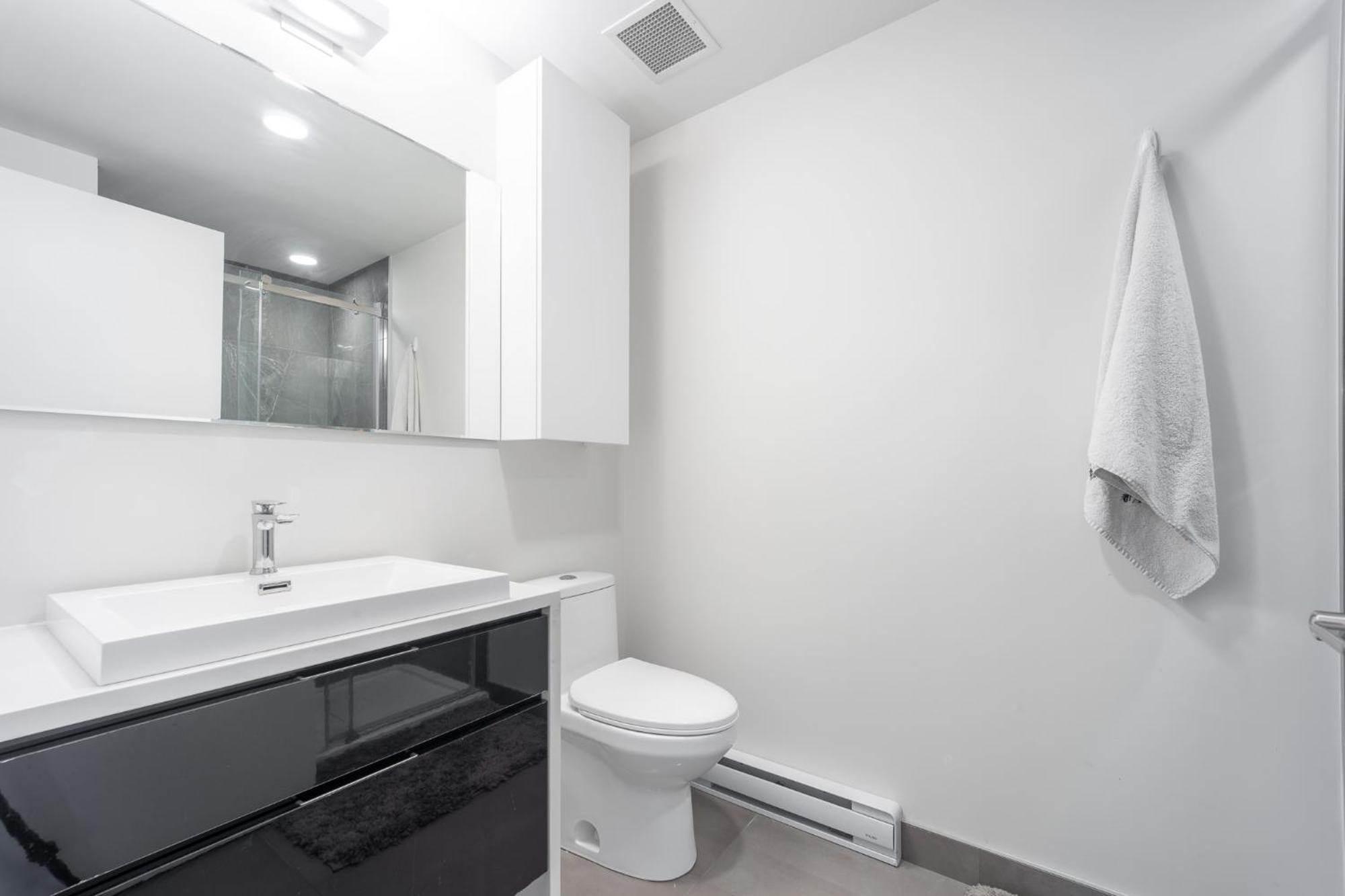 Panoramic View - 2 Bed 2 Bath 47th Floor Apartment