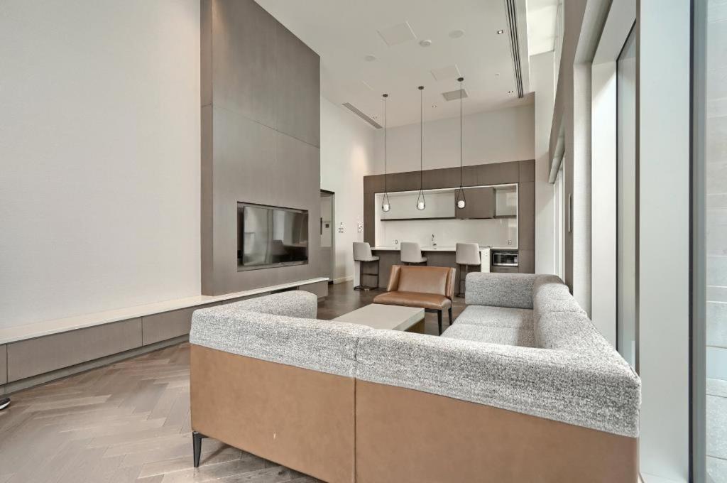 Apartment Panoramic View - 2 Bed 2 Bath 47th Floor Montreal